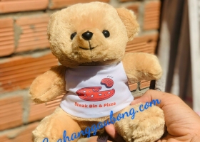 Cuahanggaubong.com sản xuất 200 gấu bông quà tặng cho nhà hàng Steak Bin & Pizza