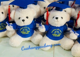 Cửa hàng gấu bông sản xuất 200 bé gấu bông tốt nghiệp theo yêu cẩu của trường mẫu giáo Hương Sen
