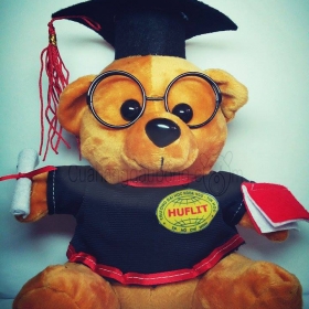 Gấu bông tốt nghiệp đại học Huflit